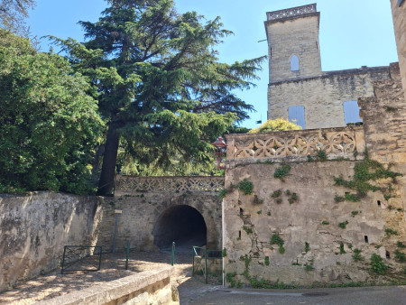 ...qui traverse le parc du chateau